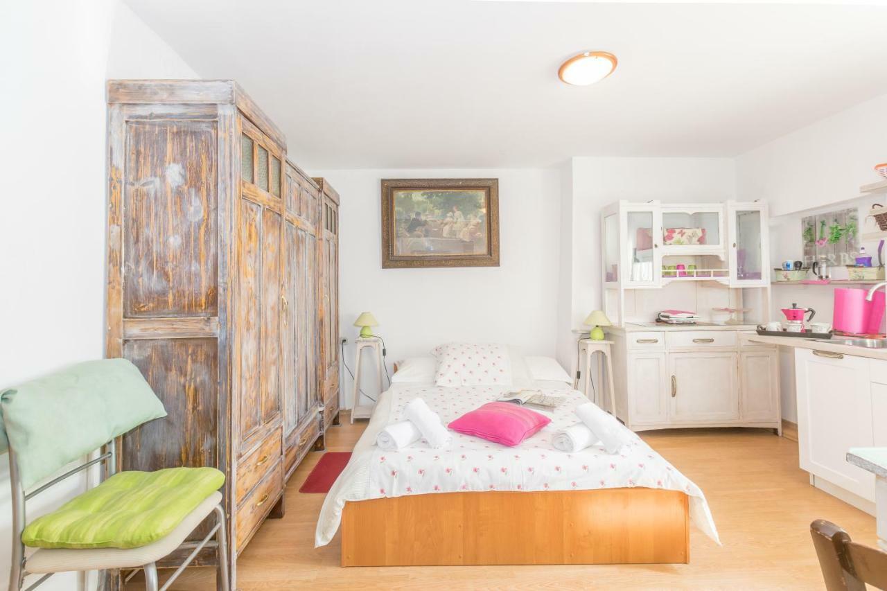 Beautiful Rustical Apt Ana In The Heart Of Rovinj Exterior foto