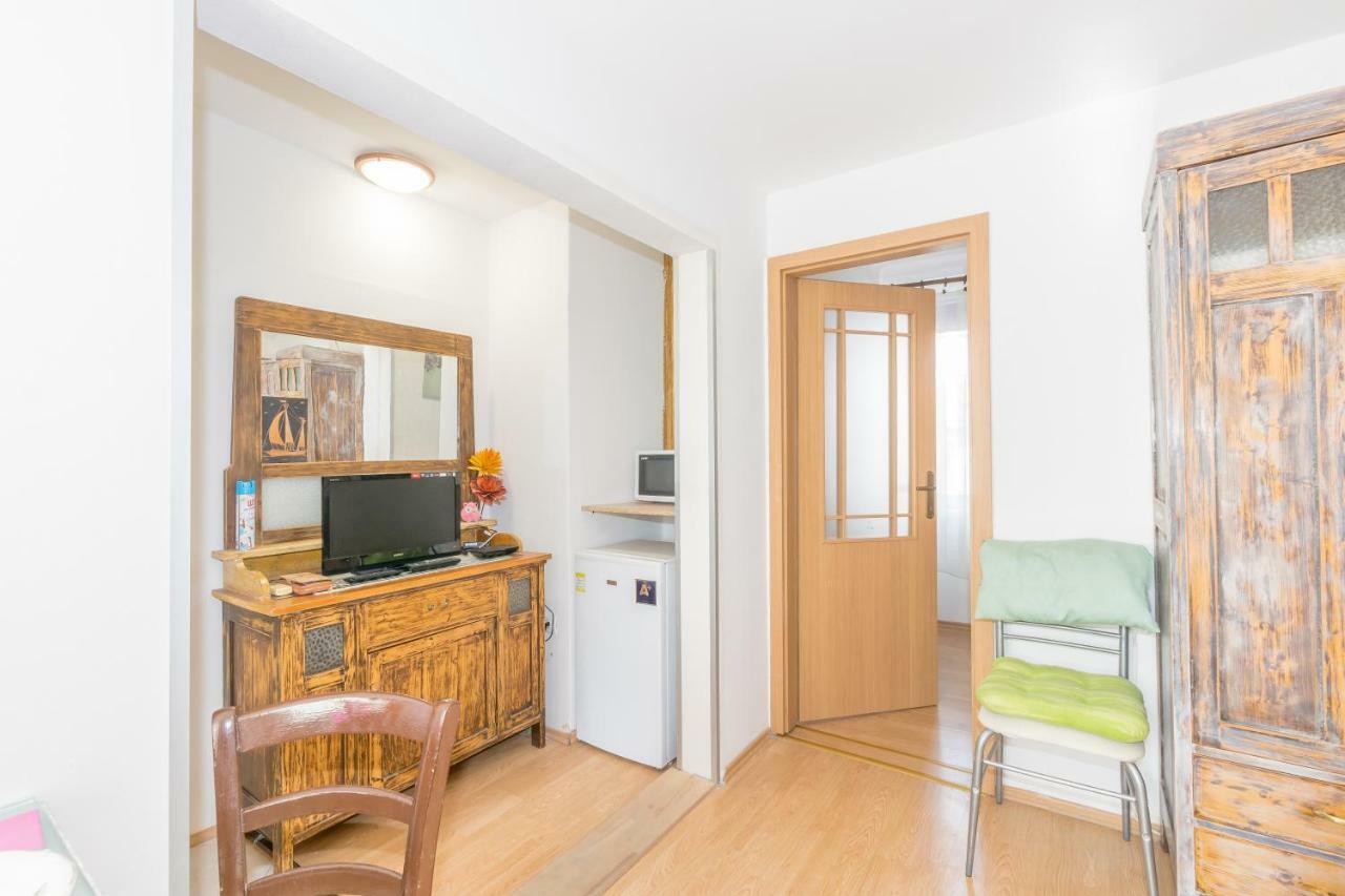 Beautiful Rustical Apt Ana In The Heart Of Rovinj Exterior foto