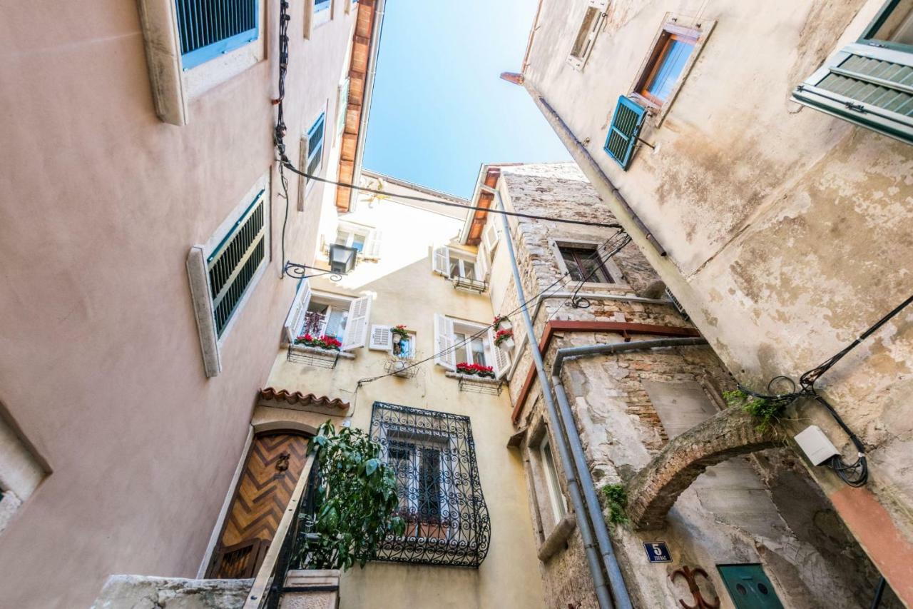 Beautiful Rustical Apt Ana In The Heart Of Rovinj Exterior foto